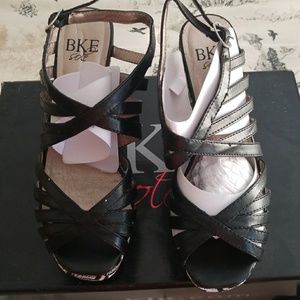 Black wedges
